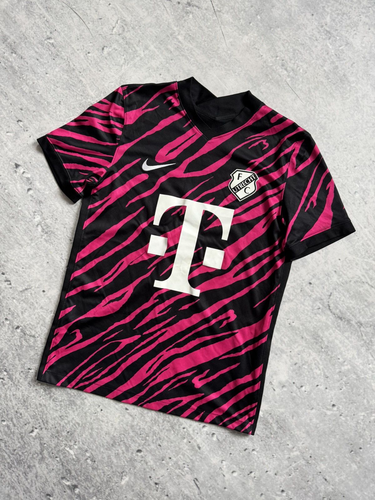 Nike Vintage Pink Nike Utrecht rare jersey size M Size US M / EU 48-50 / 2 - 1 Thumbnail