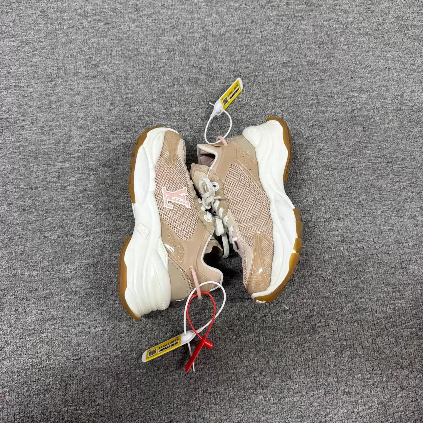 Louis Vuitton LV Run 55 nude pink colorblock dad shoe Size US 5.5 / IT 35.5 - 4 Thumbnail