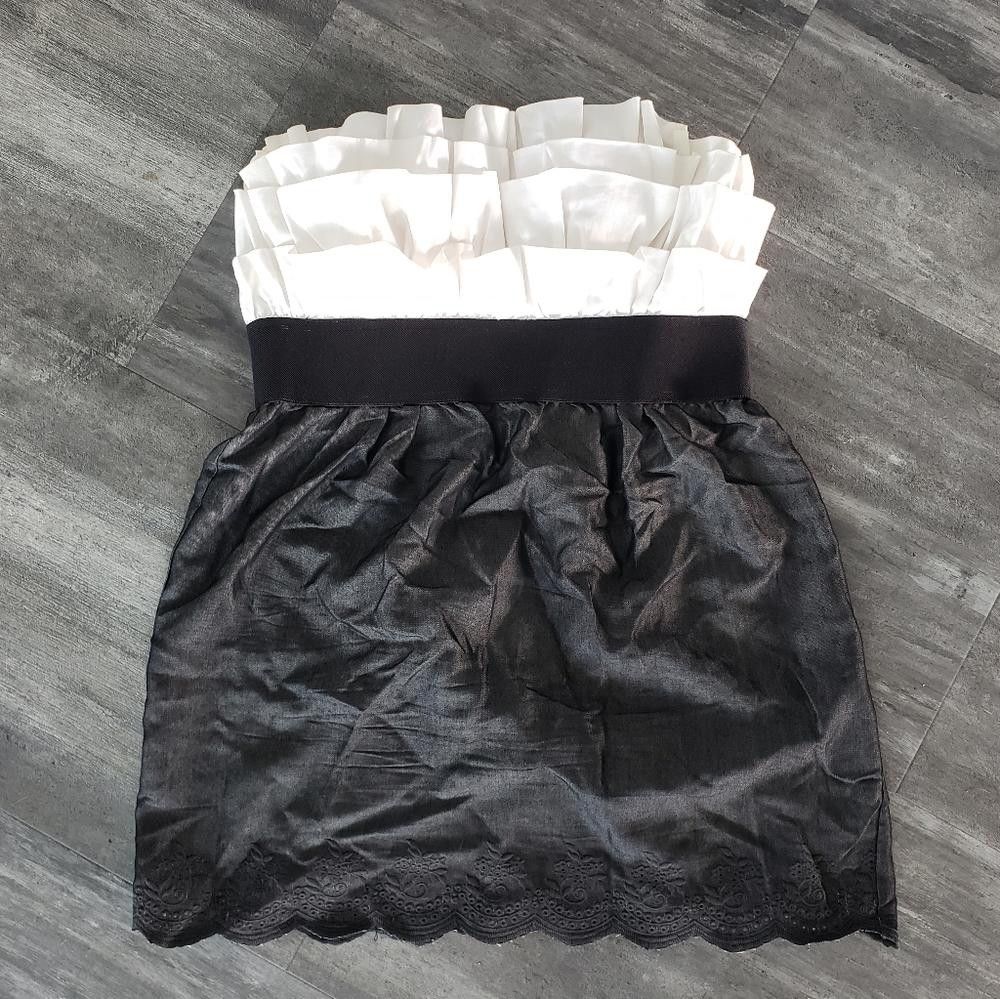 Designer White Grey Ruffled Bebe Banded Mini Size XS / US 0-2 / IT 36-38 - 1 Thumbnail