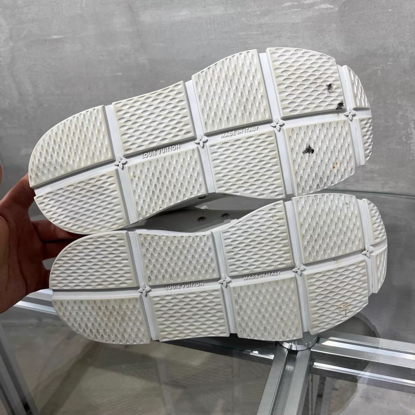 Louis Vuitton LV 25 New Classic White Sneaker UK7 41 Size US 8 / EU 41 - 7 Thumbnail
