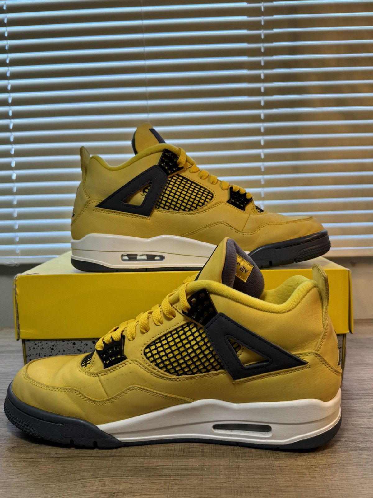 Jordan Brand Size:11 Retro 4 Lightning Size US 11 / EU 44 - 2 Thumbnail