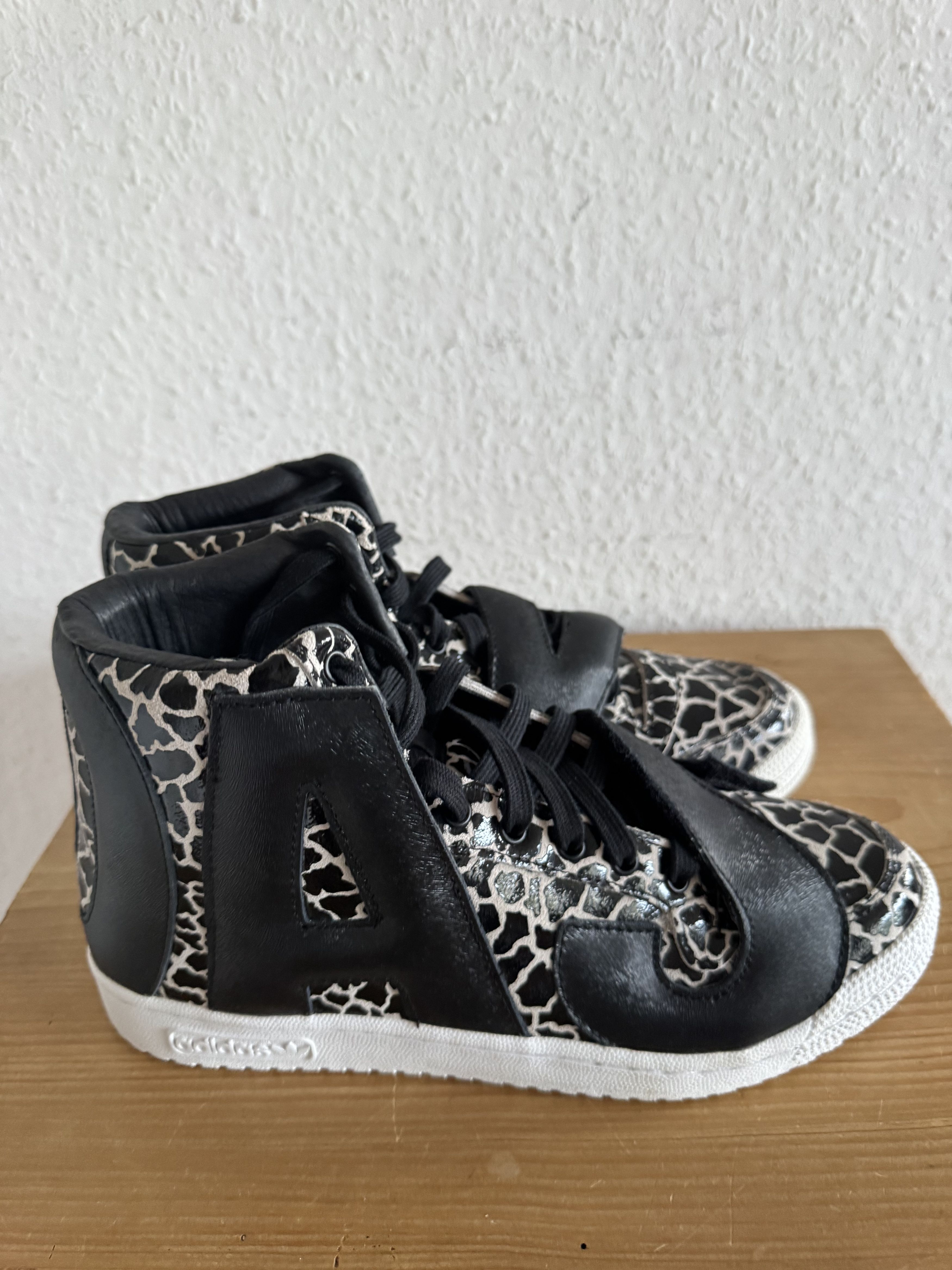 Adidas × Jeremy Scott JS Letters Giraffe Size US 7.5 / EU 40-41 - 7 Thumbnail