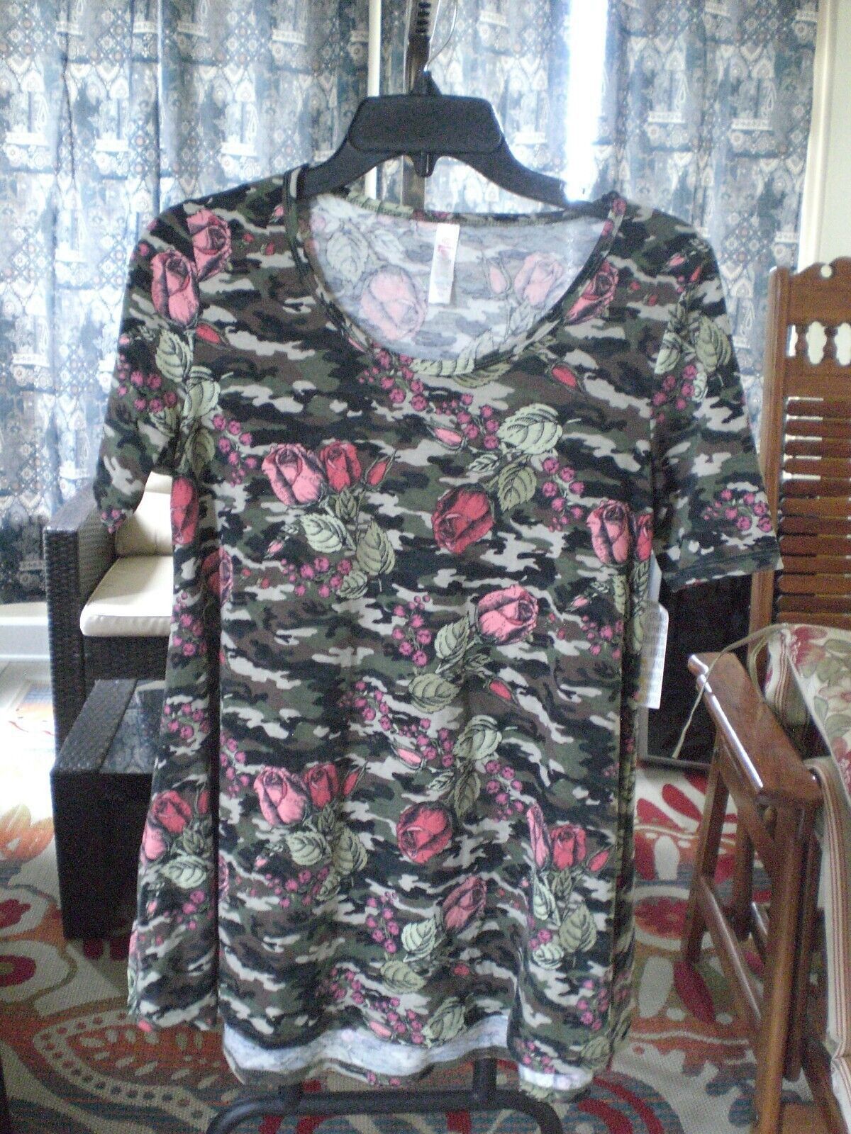 Other NWT LuLaRoe XXS Perfect T Shirt Top Blouse Camo and Floral Size XXS / US 00 / IT 34 - 1 Thumbnail