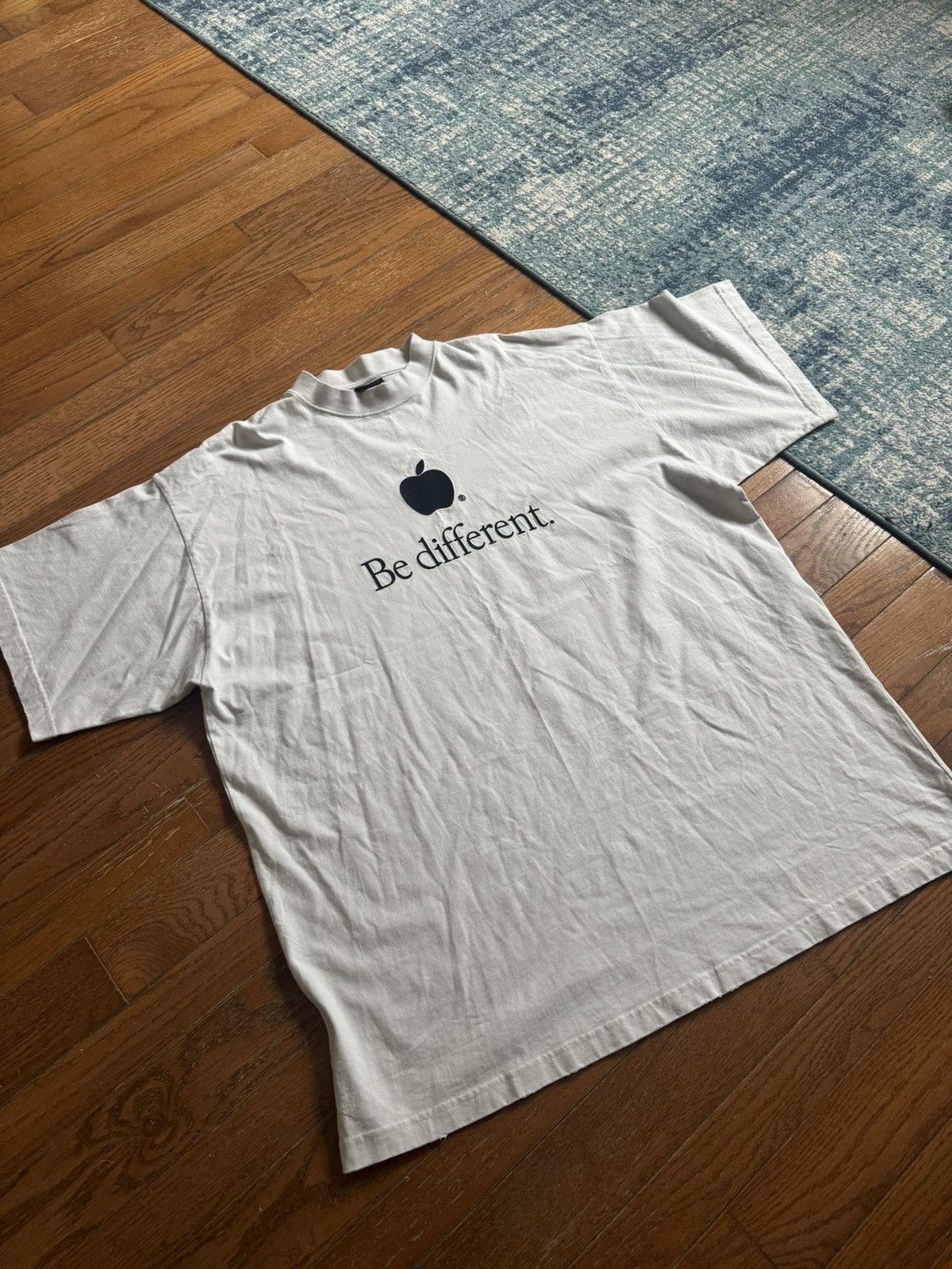 Balenciaga BALENCIAGA 22AW Be different embroidery T-shirt Size US L / EU 52-54 / 3 - 4 Thumbnail