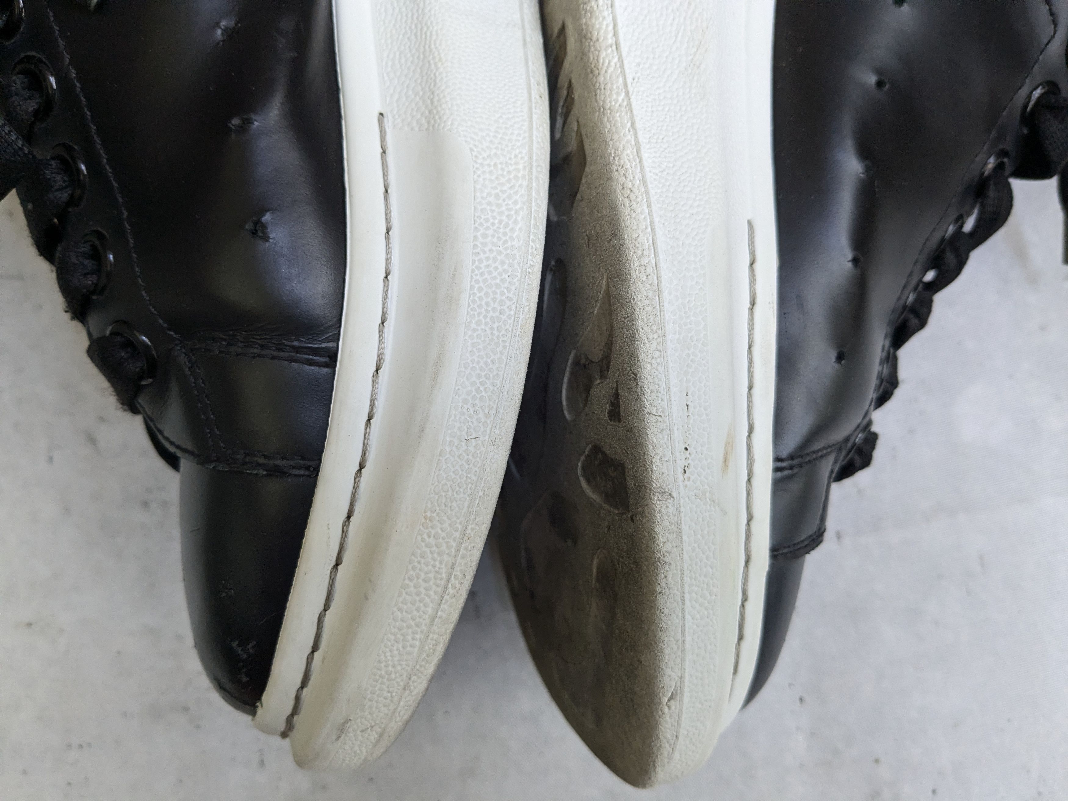 Alexander McQueen Alexander Mcqueen Oversized Larry Sneakers 8 41 Black White Size US 8 / EU 41 - 14 Thumbnail