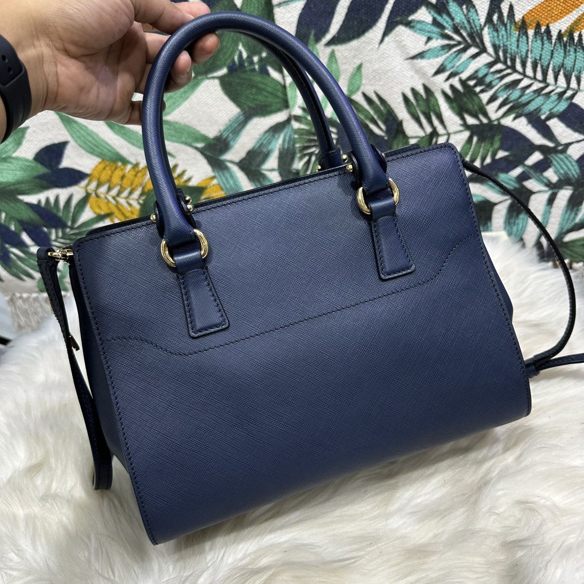Salvatore Ferragamo Authentic SALVATORE FERRAGAMO Becky Saffiano Leather Handbag Size ONE SIZE - 8 Thumbnail