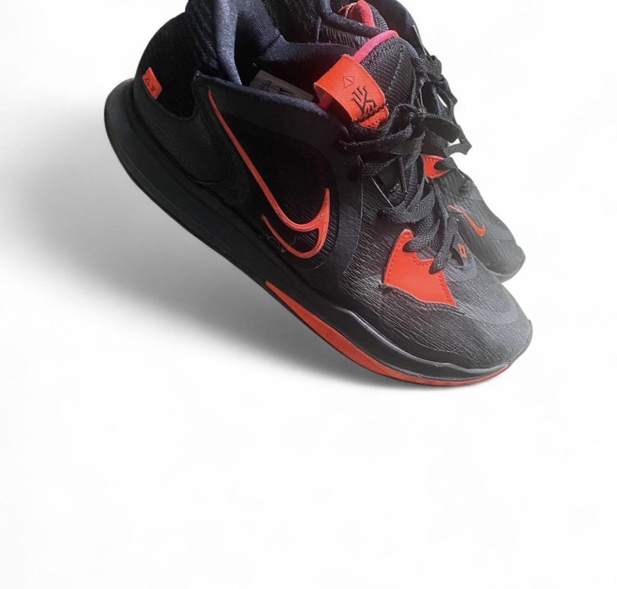 Nike Black and red Nike Kyrie 5 basketball shoes size 10 Size US 10 / EU 43 - 1 Thumbnail