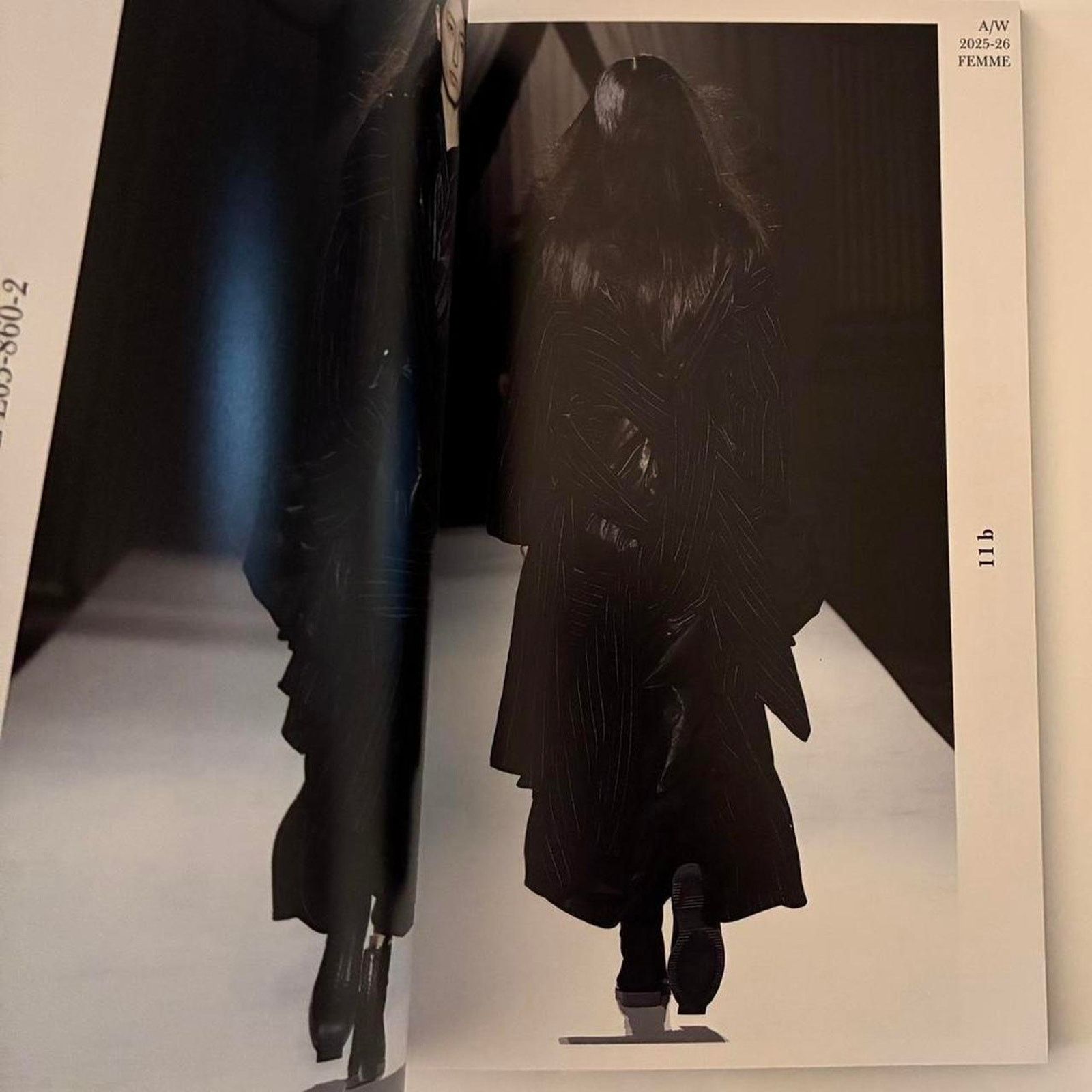 Japanese Brand × Yohji Yamamoto Yohji Yamamoto Autumn Winter 2025-26 FEMME lookbook Size ONE SIZE - 3 Thumbnail