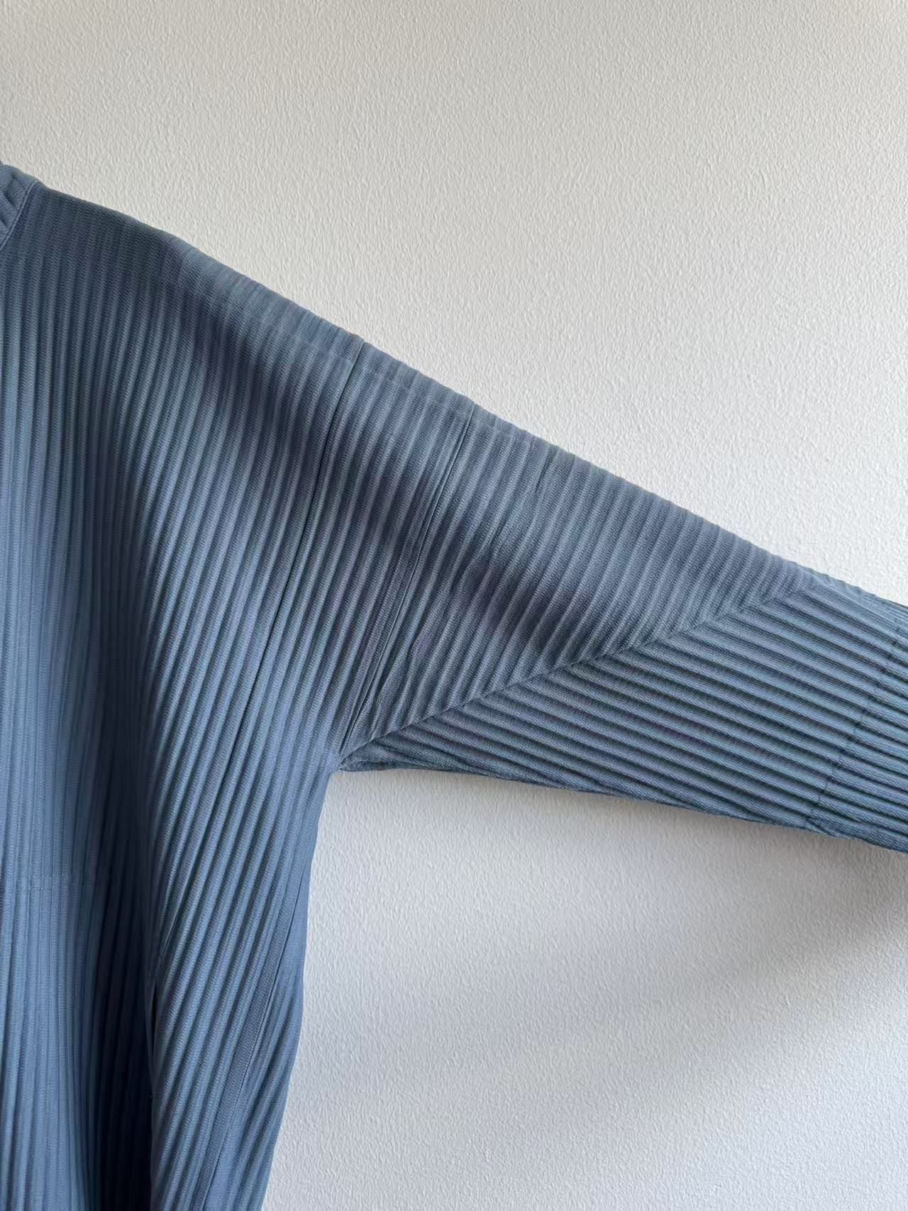 Homme Plisse Issey Miyake Homme Plissé Issey Miyake Blue Zip-up hooded Jacket Size US L / EU 52-54 / 3 - 5 Thumbnail