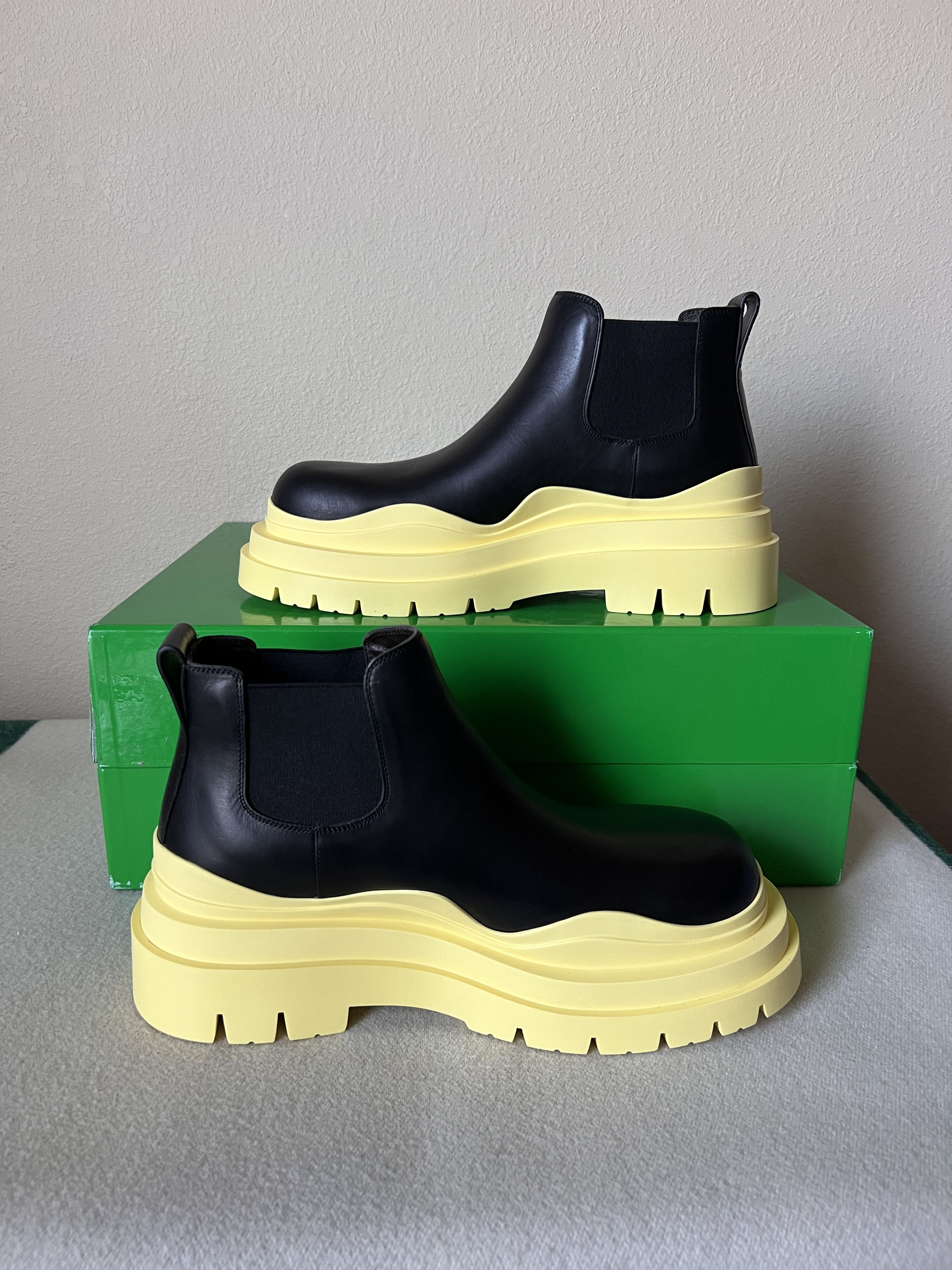Bottega Veneta Bottega Veneta Tire Ankle Chelsea Boot in Black Lemon Size US 9.5 / EU 42-43 - 3 Thumbnail