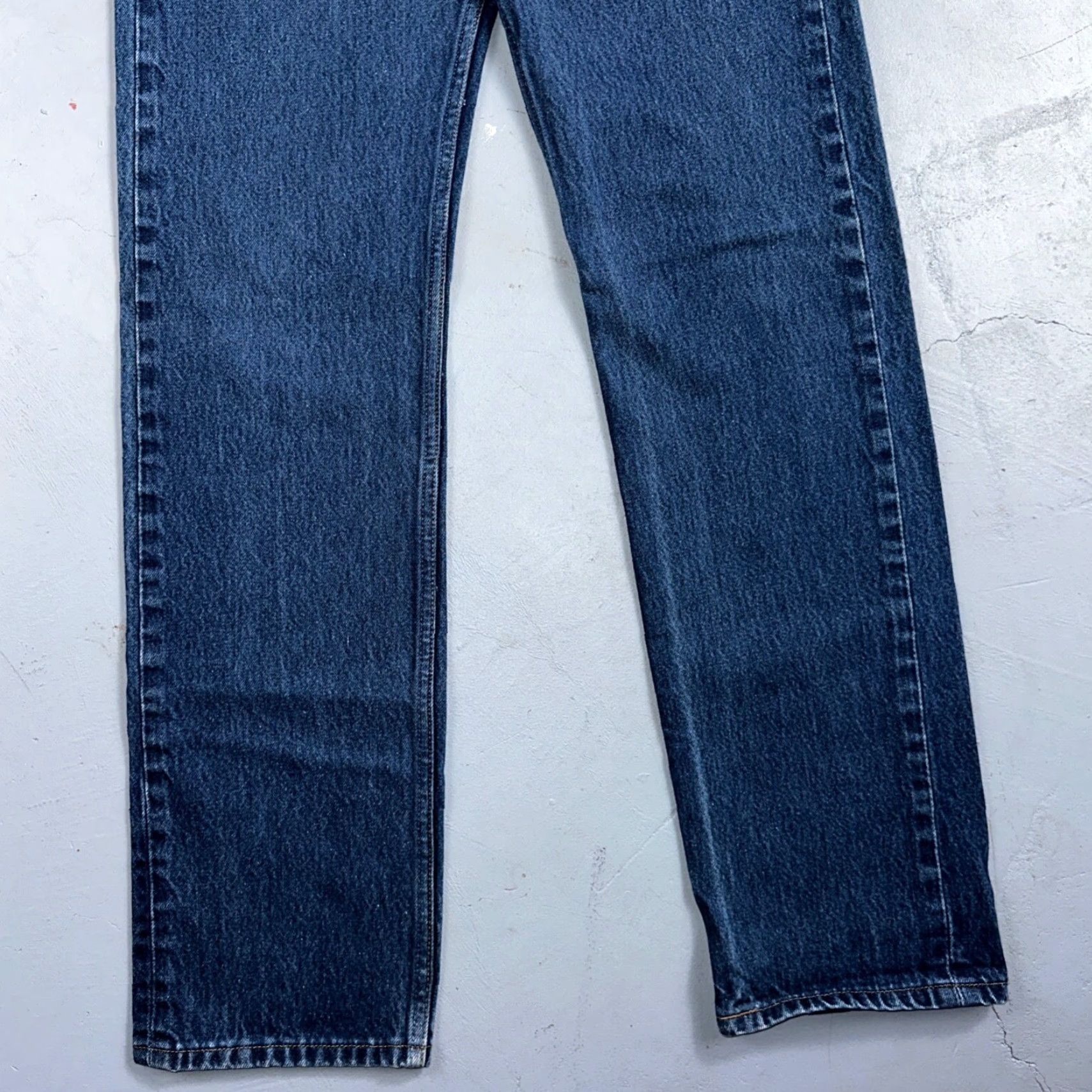 Levi's VINTAGE Levi's 501 Jeans Straight 90s 31x36 Blue Dark Wash Men Regular 501 Series Mens Jeans Size US 31 - 3 Thumbnail