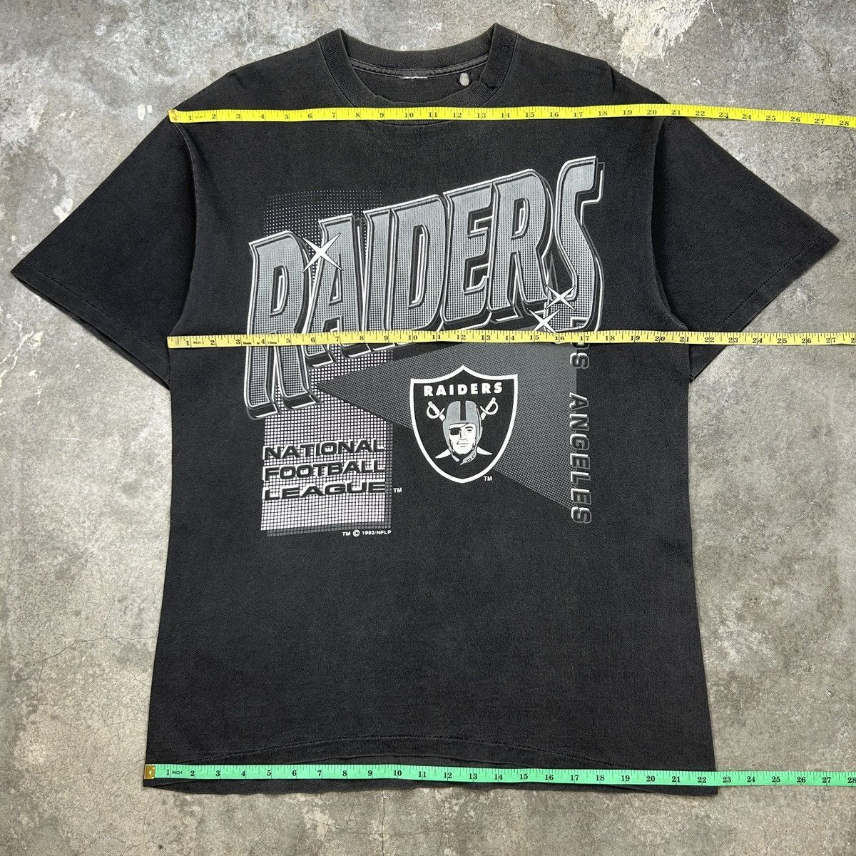 NFL × Vintage 1990s Raiders Thrashed T-Shirt Size US L / EU 52-54 / 3 - 7 Thumbnail