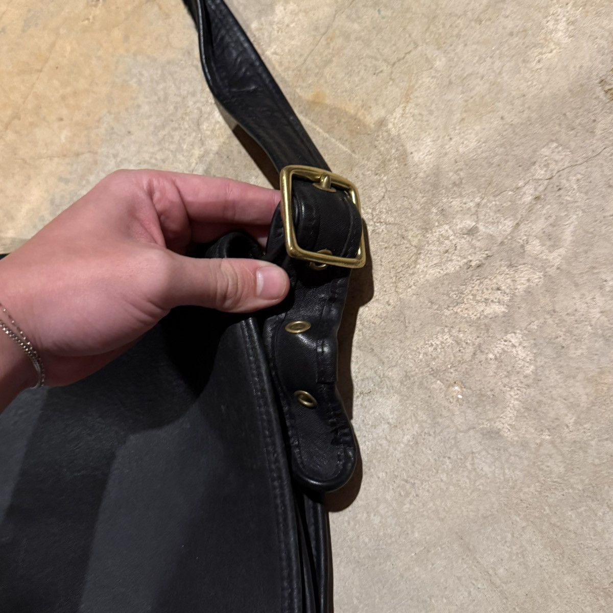 Coach Vintage 1990s Coach Stewardess Turnlock Leather Shoulder Bag Size ONE SIZE - 6 Thumbnail