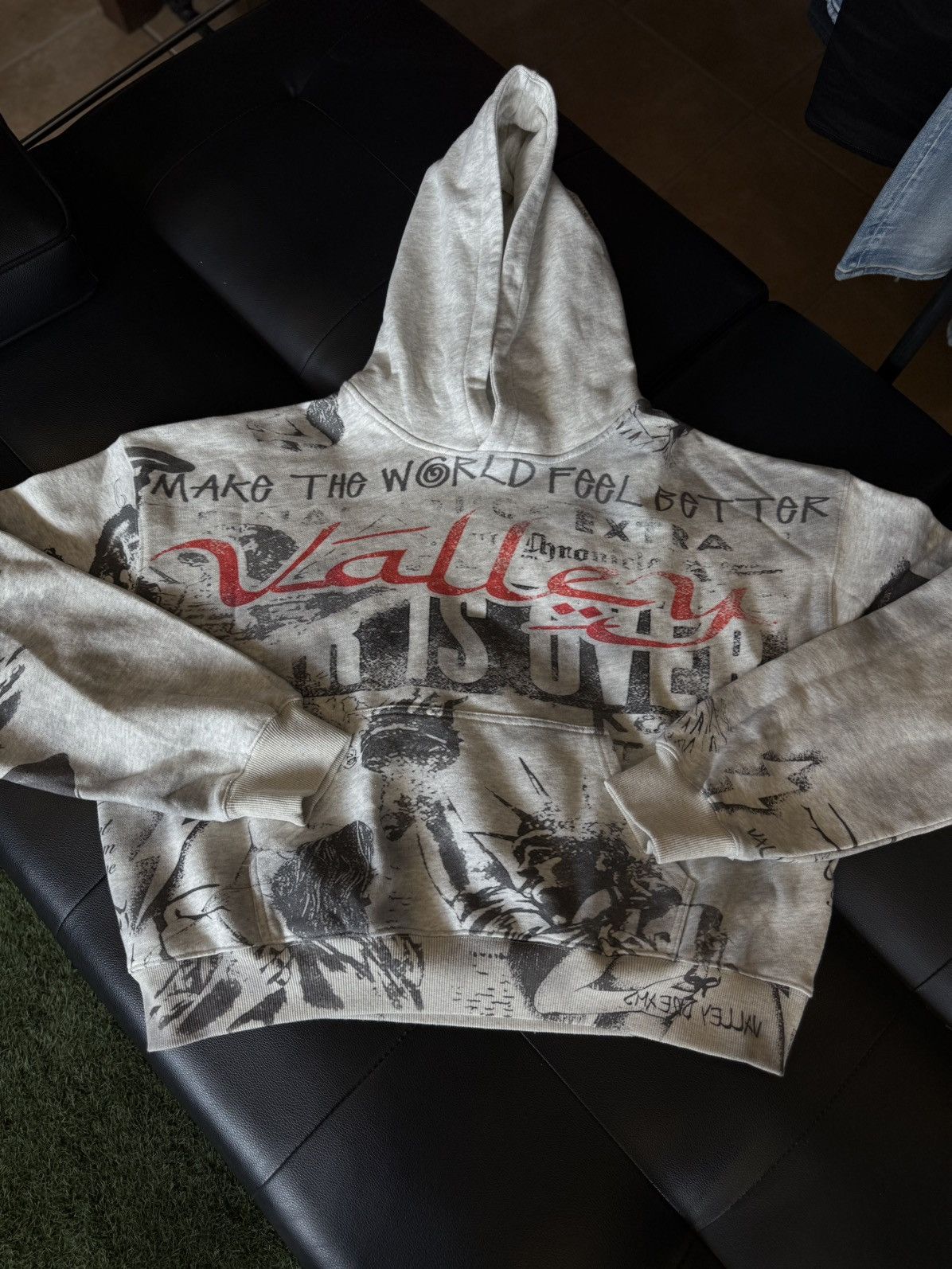 Vale Vale Valley Mural Pullover Hoodie Size Medium (NEW) Size US M / EU 48-50 / 2 - 1 Thumbnail