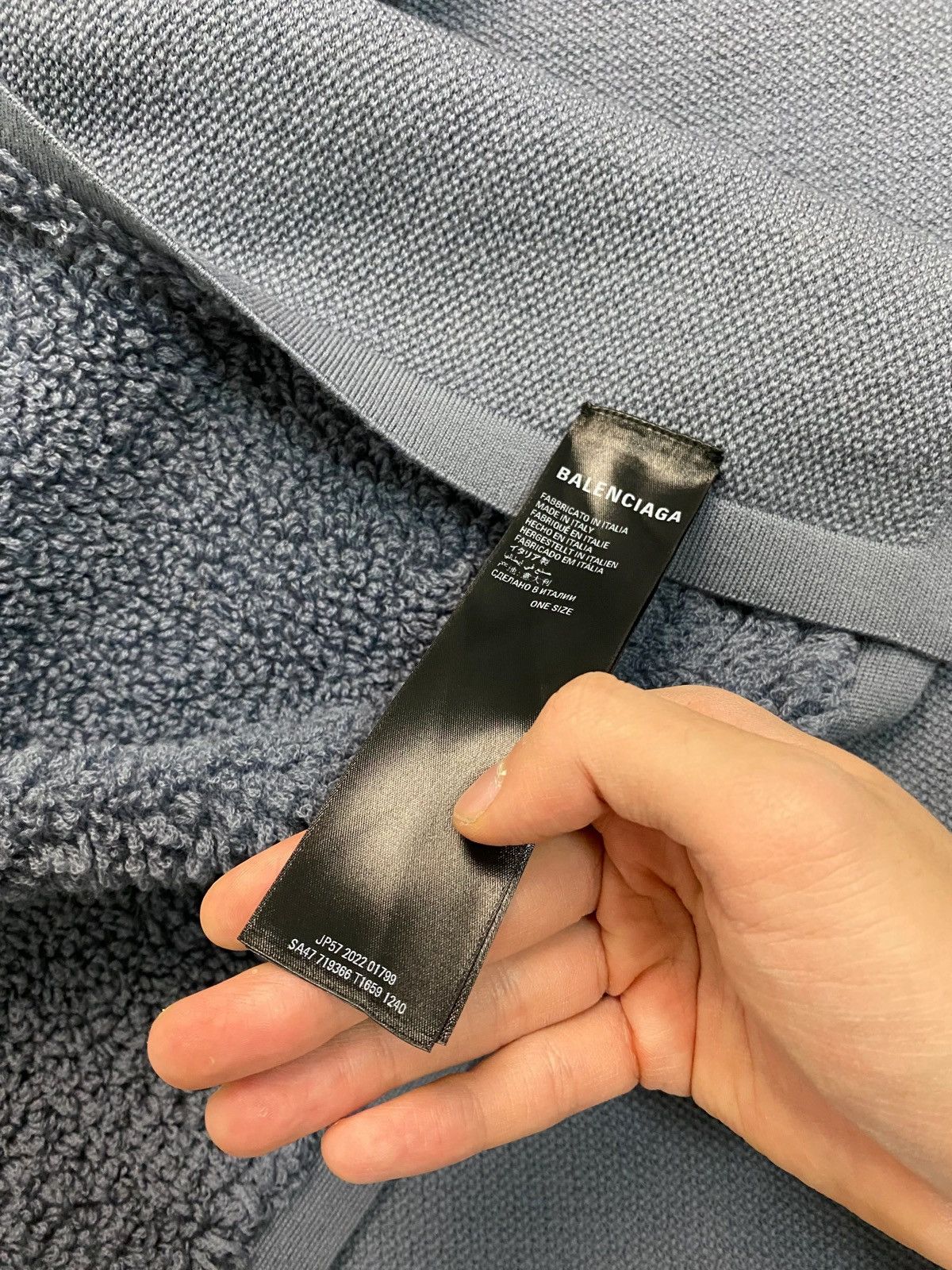 Balenciaga BALENCIAGA AW22 360° SNOWSTORM SHOW RUNWAY CASHMERE GREY Size ONE SIZE - 5 Thumbnail