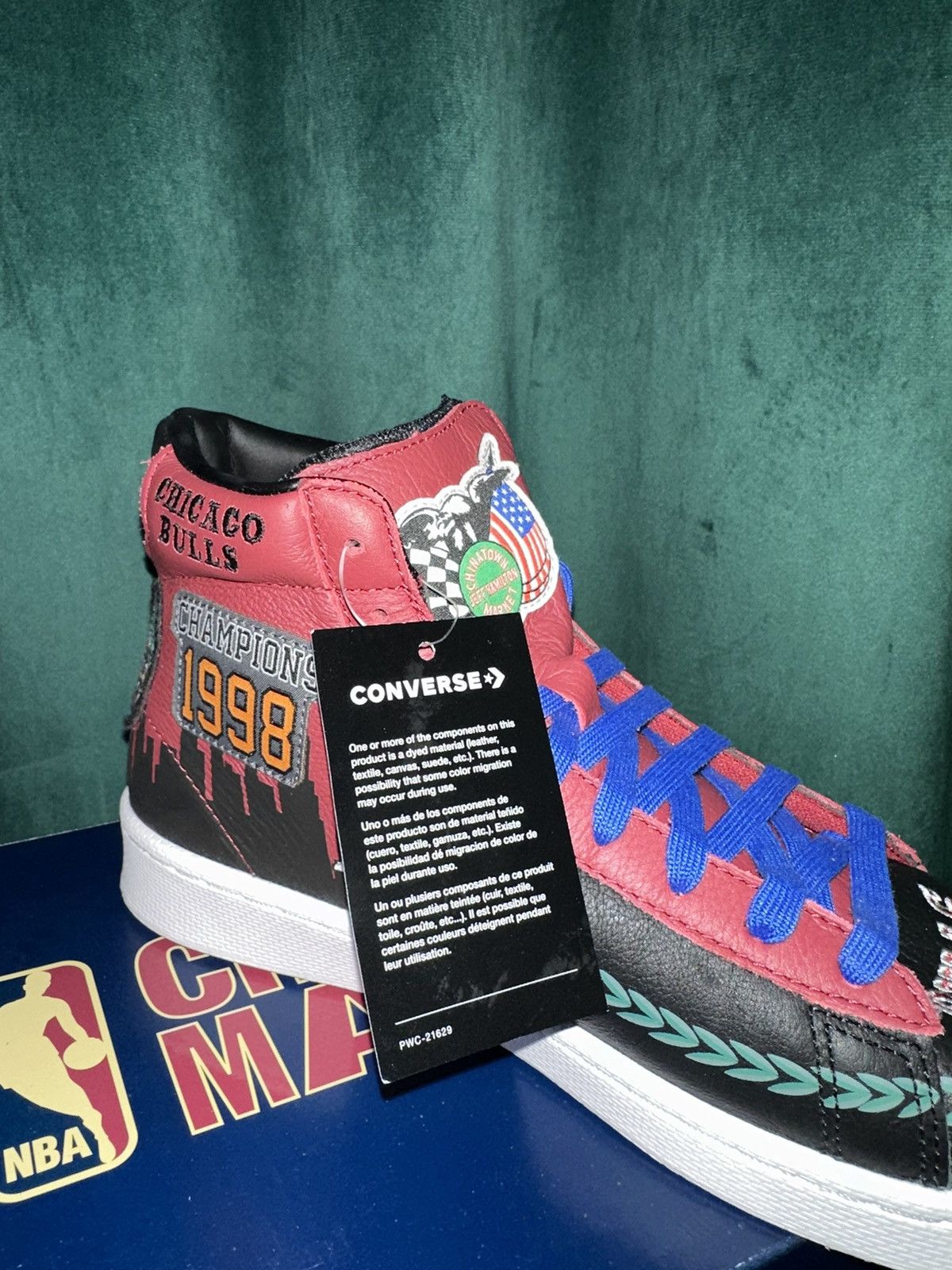 Converse Converse x Chinatown Market "Chicago Bulls” Size US 7 / EU 40 - 5 Thumbnail