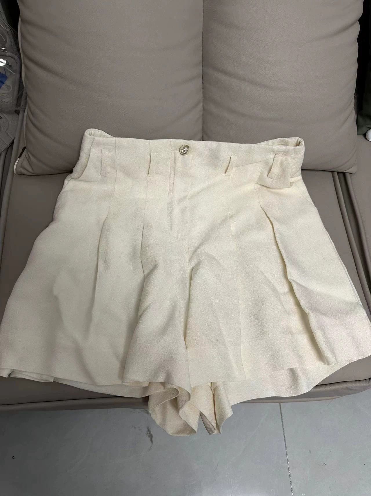 Chanel Chanel Authentic Shorts Size 26" / US 2 / IT 38 - 1 Thumbnail