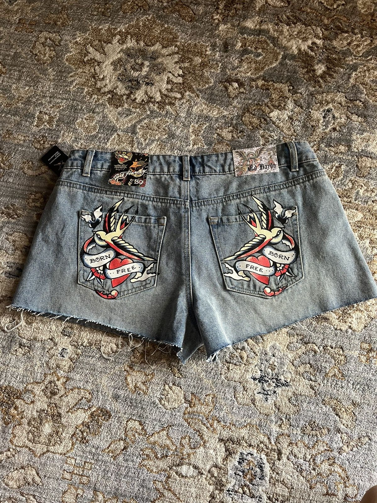 Ed Hardy BORN FREE MINI SHORTS Size 30" / US 8 / IT 44 - 1 Thumbnail