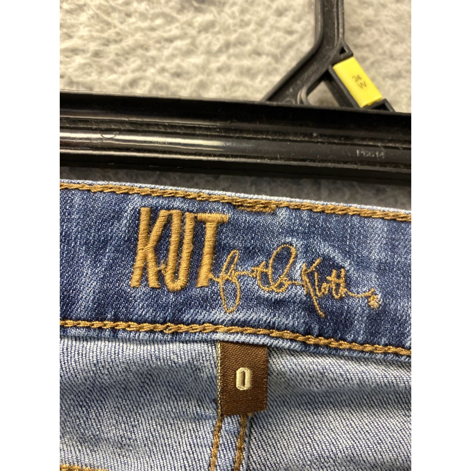 Vintage KUT from the Kloth Jeans Women’s Size 0 Ankle Blue Denim Solid Zip Button Fringe Zipper Mid Rise 8.5-10.5 in Regular 28 in Inseam 27 in Size 25" / US 0 / IT 36 - 3 Thumbnail