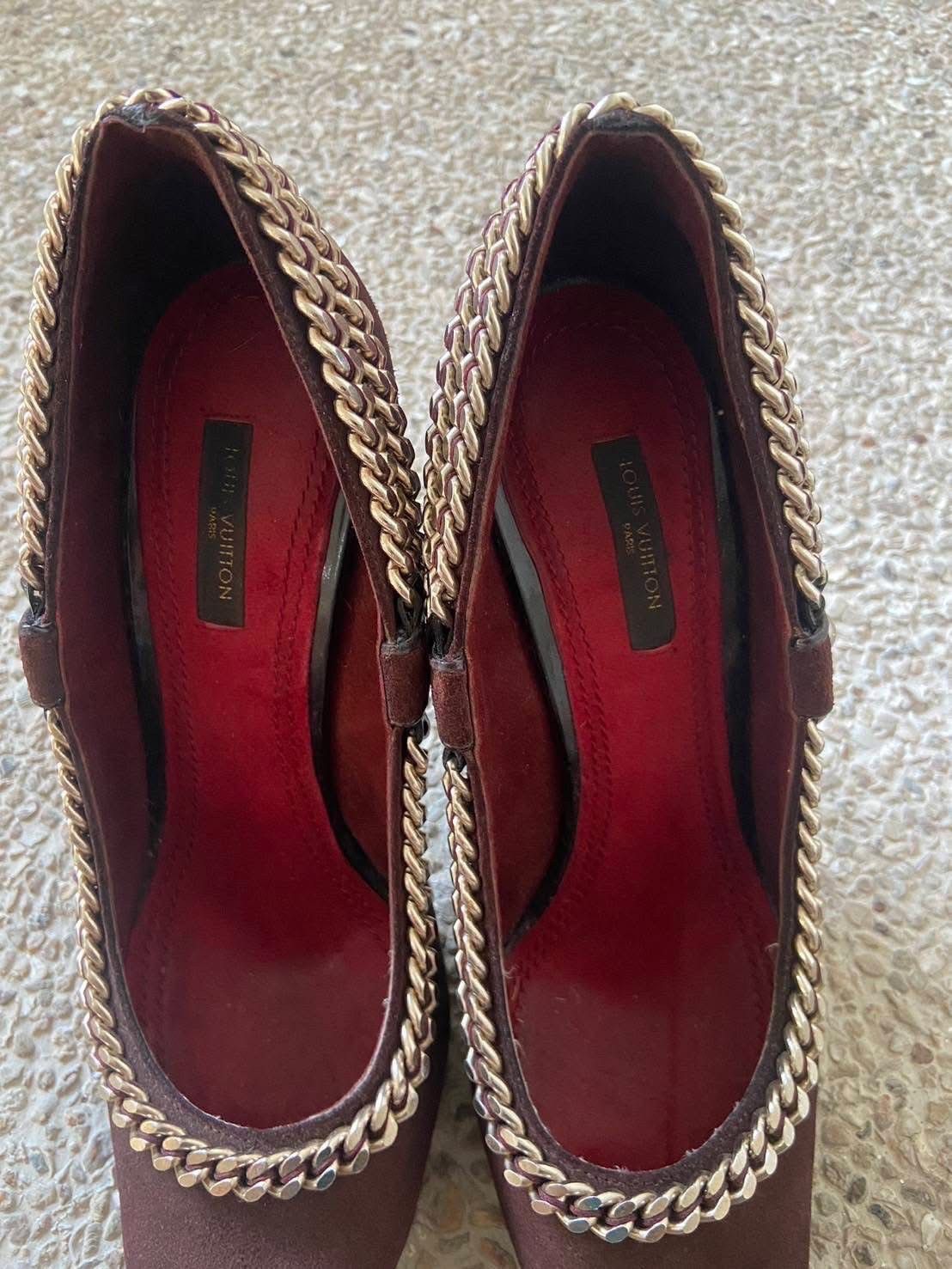 Louis Vuitton Louis Vuitton Suede Chain Embellished Pointed Toe Pumps Size US 7 / IT 37 - 6 Thumbnail