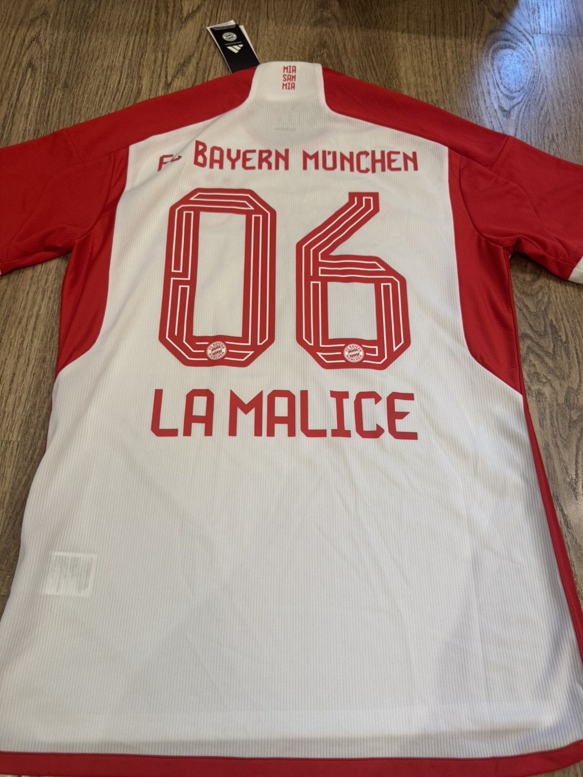 Adidas BAYERN MÜNICH 2023 2024 HOME FOOTBALL SHIRT ADIDAS SIZE M Size US M / EU 48-50 / 2 - 13 Thumbnail