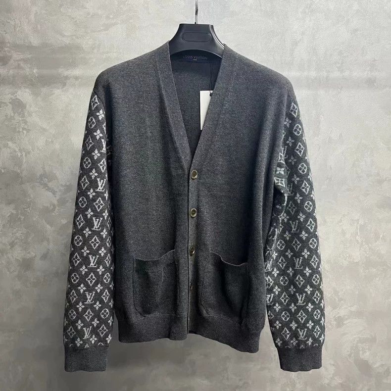 Louis Vuitton Louis Vuitton Grey Logo Cardigan Sweater Size US S / EU 44-46 / 1 - 1 Thumbnail
