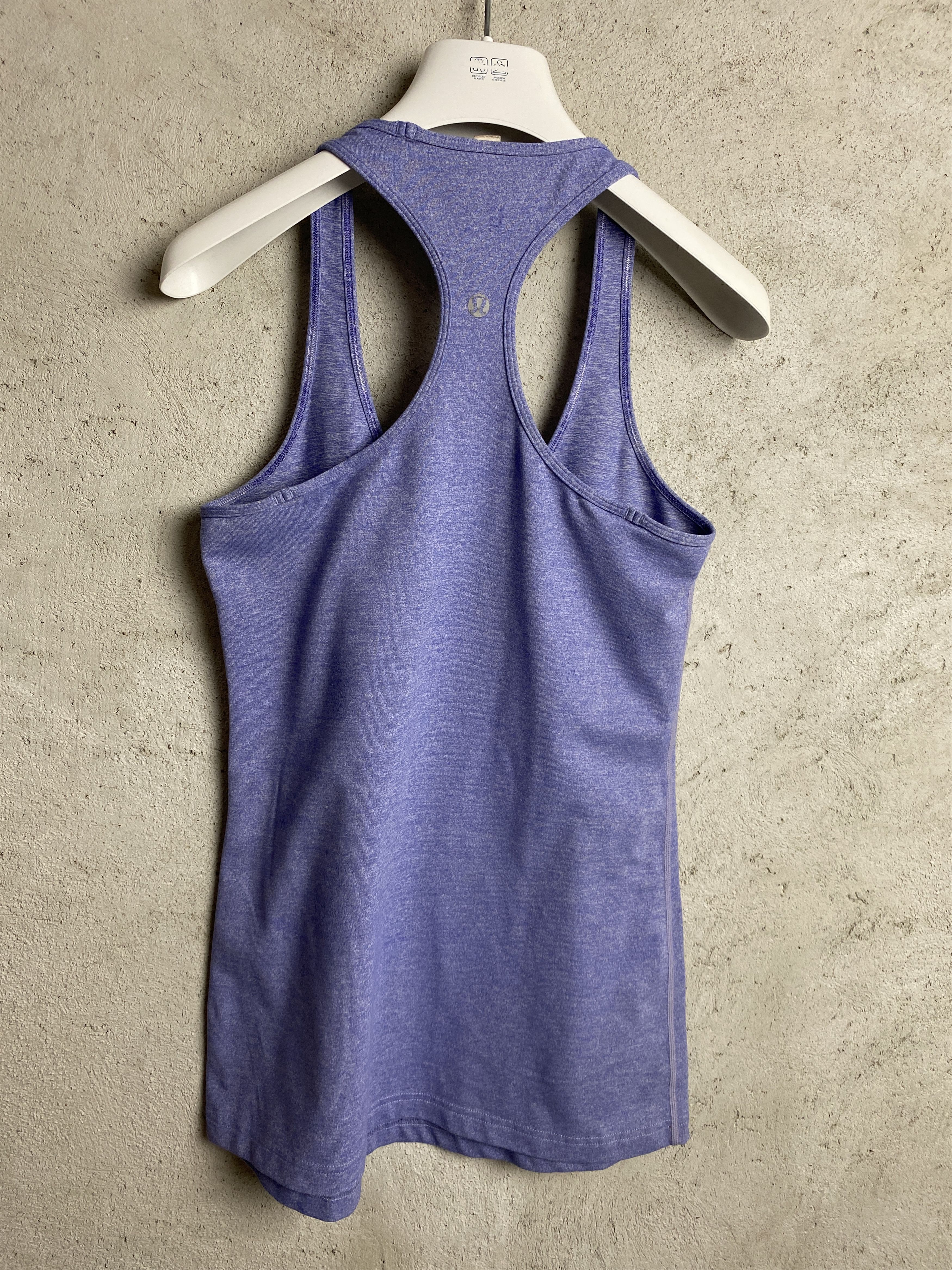 Lululemon Lululemon tank top t-shirt tee sleeveless yoga gym pilates Size M / US 6-8 / IT 42-44 - 1 Thumbnail