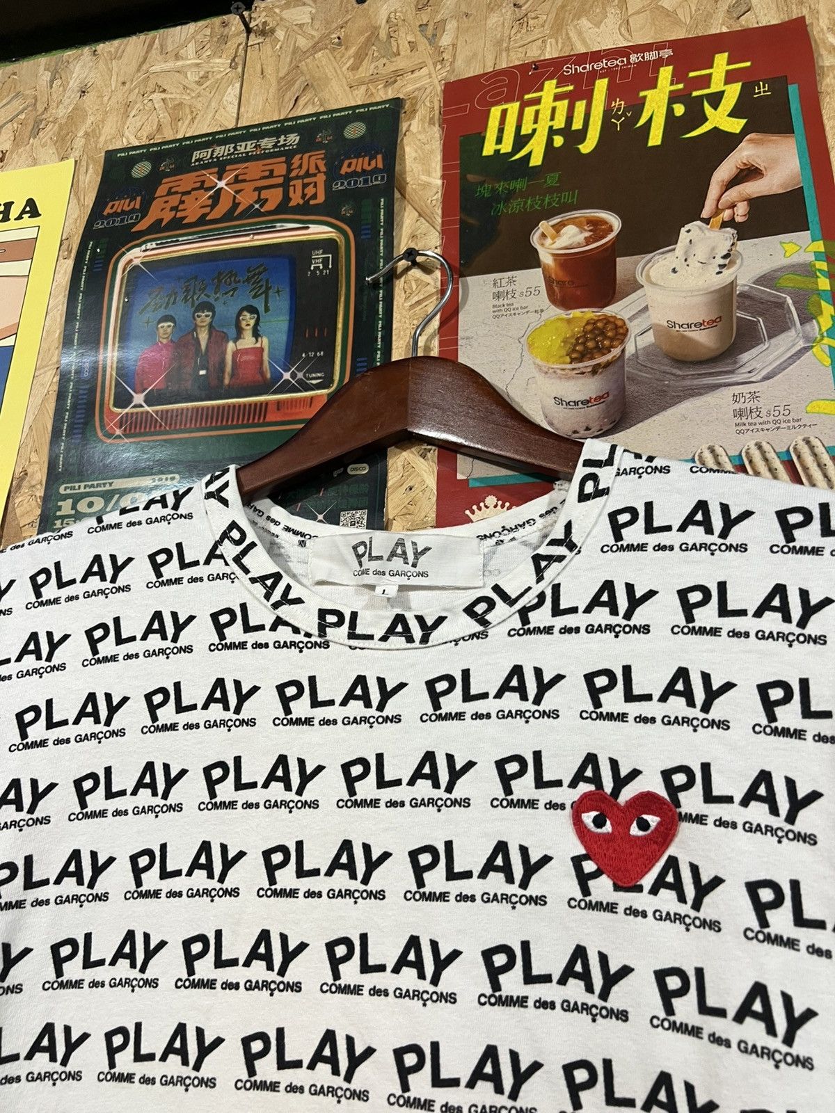 Comme des Garcons PLAY Comme Des Garcons PLAY Overprint Tee Size US M / EU 48-50 / 2 - 2 Thumbnail