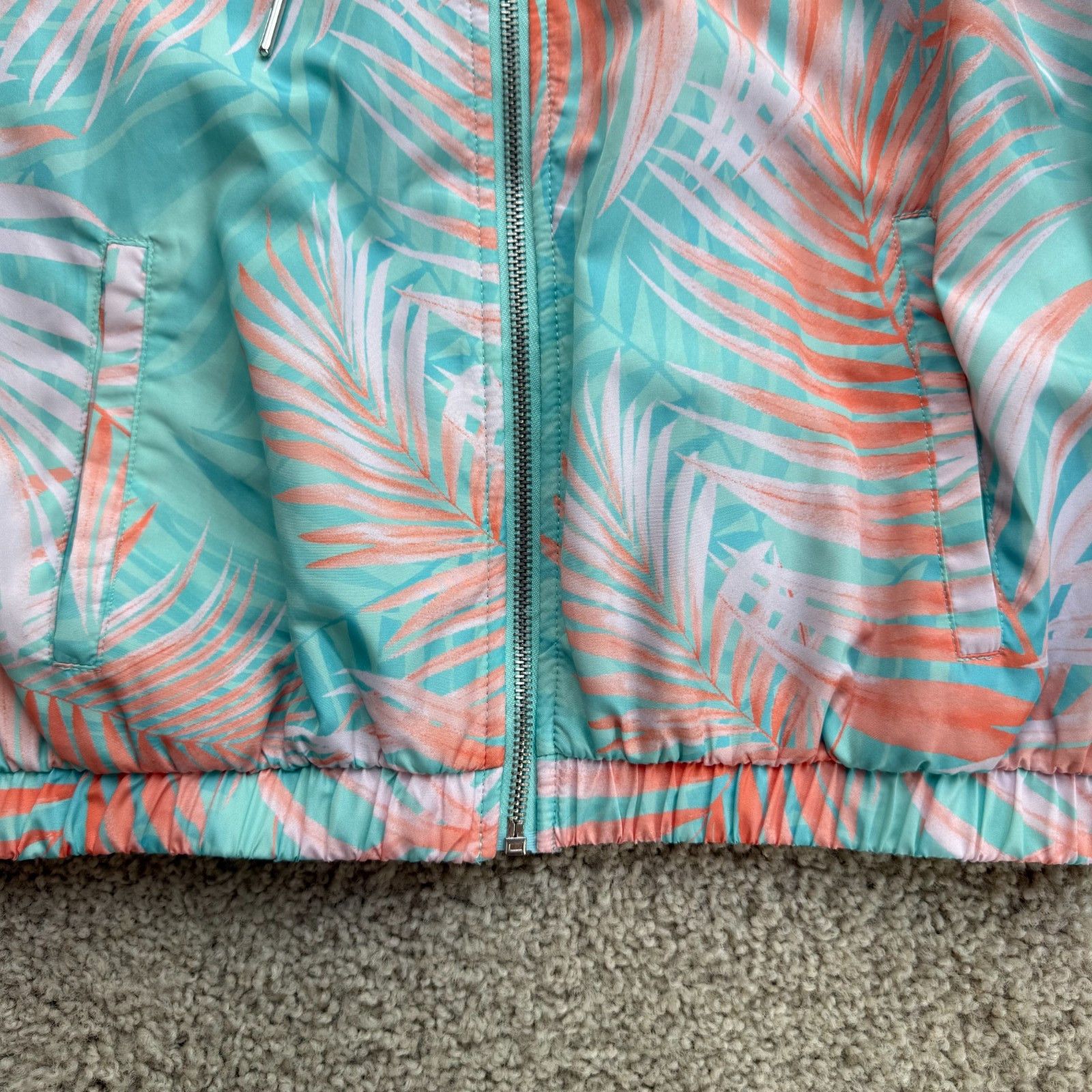 Forever 21 Forever 21 Tropical Palm Windbreaker Jacket S Crop Hooded Size S / US 4 / IT 40 - 3 Thumbnail
