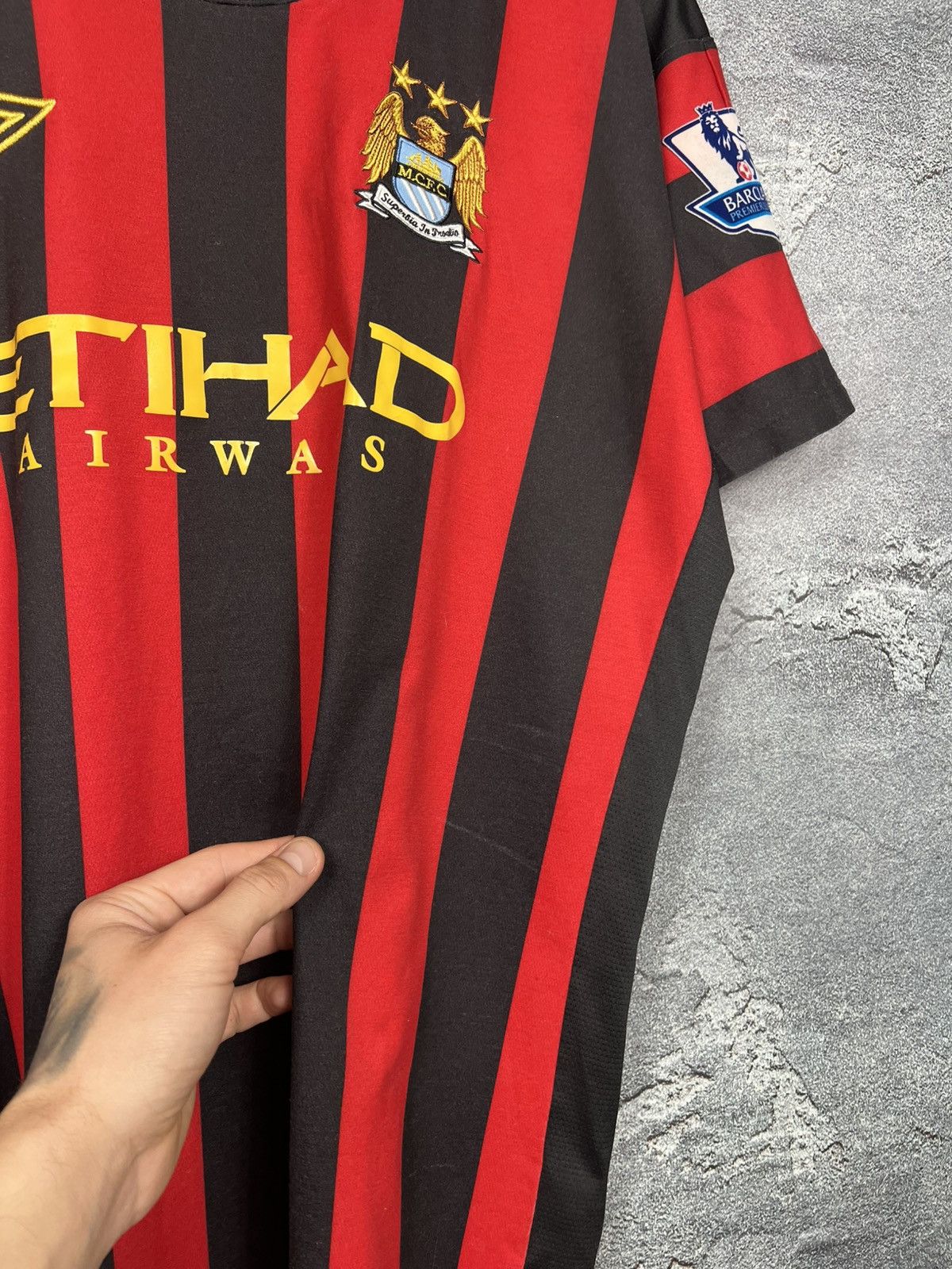 Umbro Umbro Manchester City 2011/2012 Away Soccer Jersey Sz L Size US L / EU 52-54 / 3 - 6 Thumbnail