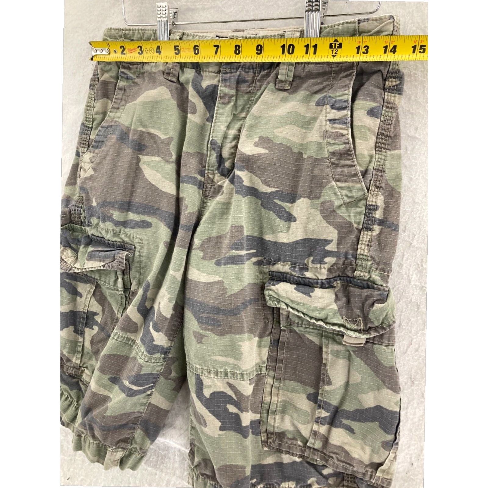 American Eagle Outfitters American Eagle Outfitters Cargo Shorts Men's 26 Multicolor Camouflage Cotton Blend Size US 26 / EU 42 - 2 Thumbnail