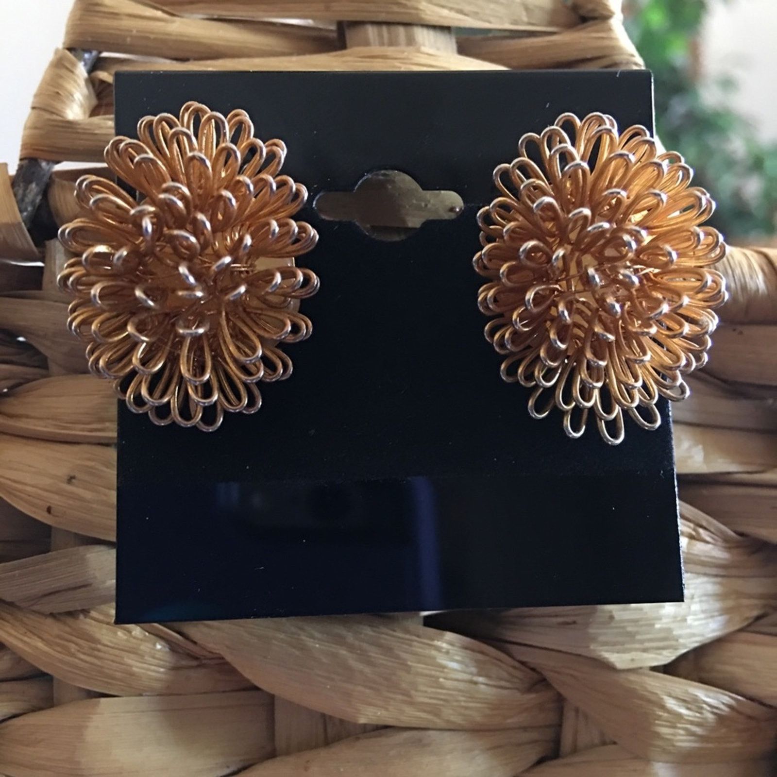 Vintage Vintage gold tone pine cone pierced earrings Size ONE SIZE - 1 Thumbnail