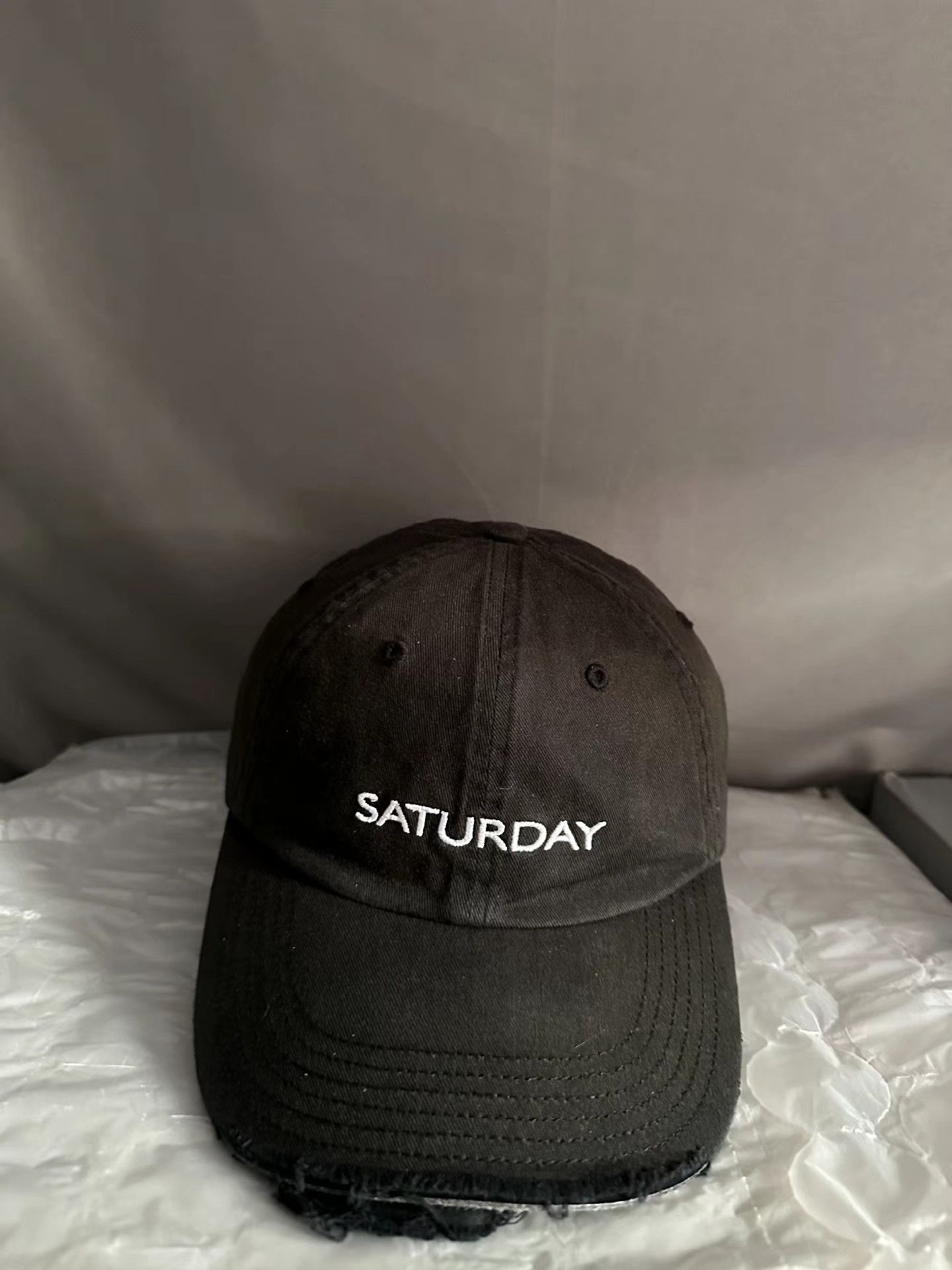 Vetements Vetements 18Aw Saturday Distressed Baseball Cap Size ONE SIZE - 2 Thumbnail
