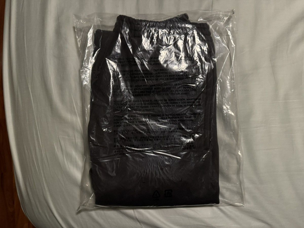 Balenciaga × Gap × Kanye West Yeezy Gap Sweatpants Black Size Small (Women’s/Unisex) Size US 30 / EU 46 - 22 Thumbnail
