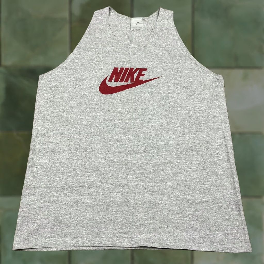Nike VINTAGE Nike Adult Large Gray Sleeveless Tank Top Red Logo Athletic T Shirt Size US L / EU 52-54 / 3 - 1 Thumbnail