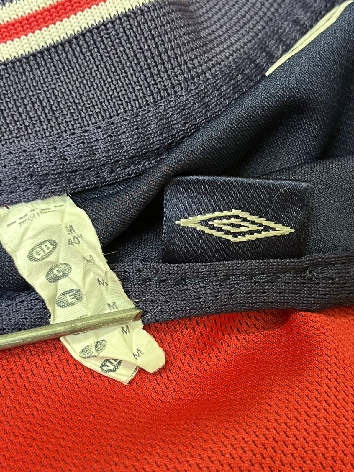 Umbro VINTAGE 2002-04 ENGLAND NATIONAL TEAM REVERSIBLE AWAY JERSEY Size US M / EU 48-50 / 2 - 16 Thumbnail