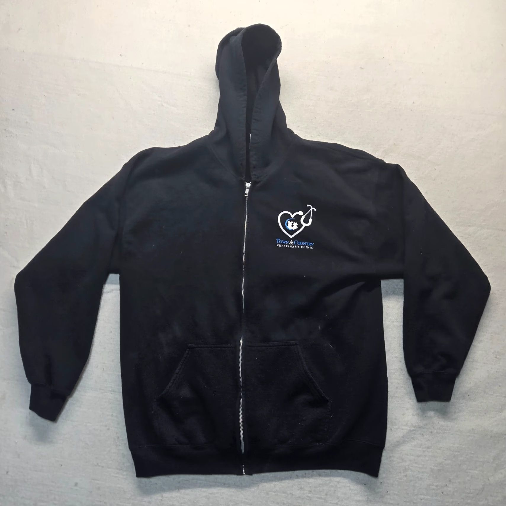 Vintage VINTAGE Town & Country Veterinary Sweater Hoodie Shirt Unisex XL Black Logo Sweatshirt Mens Womens Size US XL / EU 56 / 4 - 2 Thumbnail