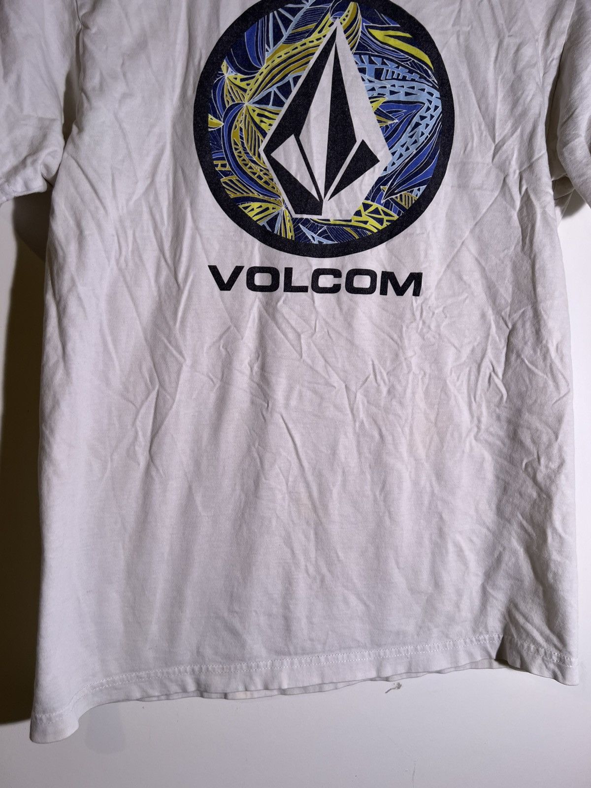 Vintage Y2K 2000’s VTG Vintage Volcom Streetwear Retro Logo T Shirt Size US M / EU 48-50 / 2 - 4 Thumbnail