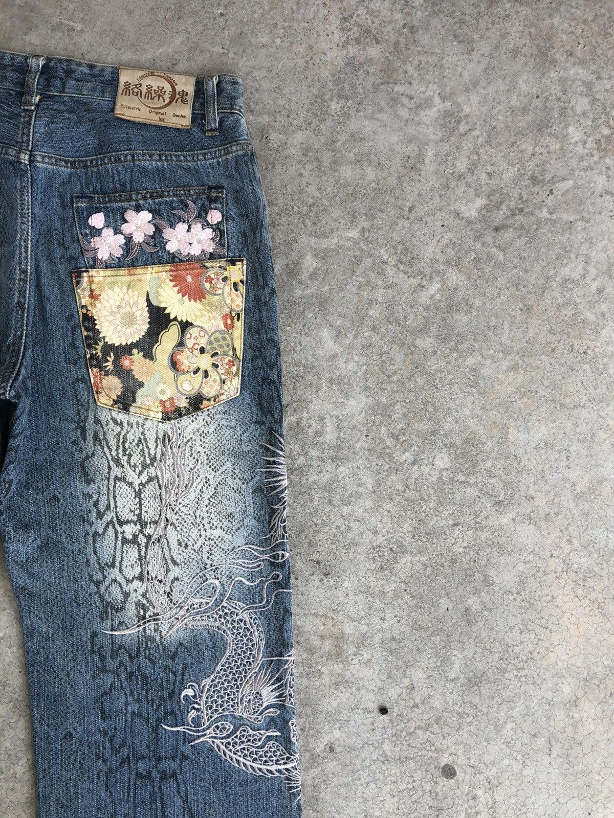 Karakuri Tamashii Karakuri Tamashii Embroidered Snake Skin Distressed Size US 32 / EU 48 - 12 Thumbnail