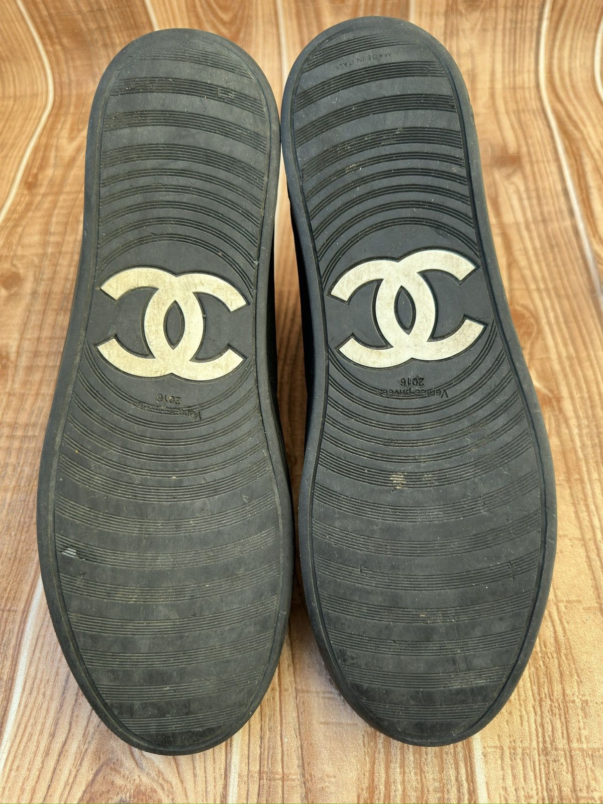 Chanel Chanel CC Vintage Leather Hightop Sneakers Size US 11 / EU 44 - 15 Thumbnail
