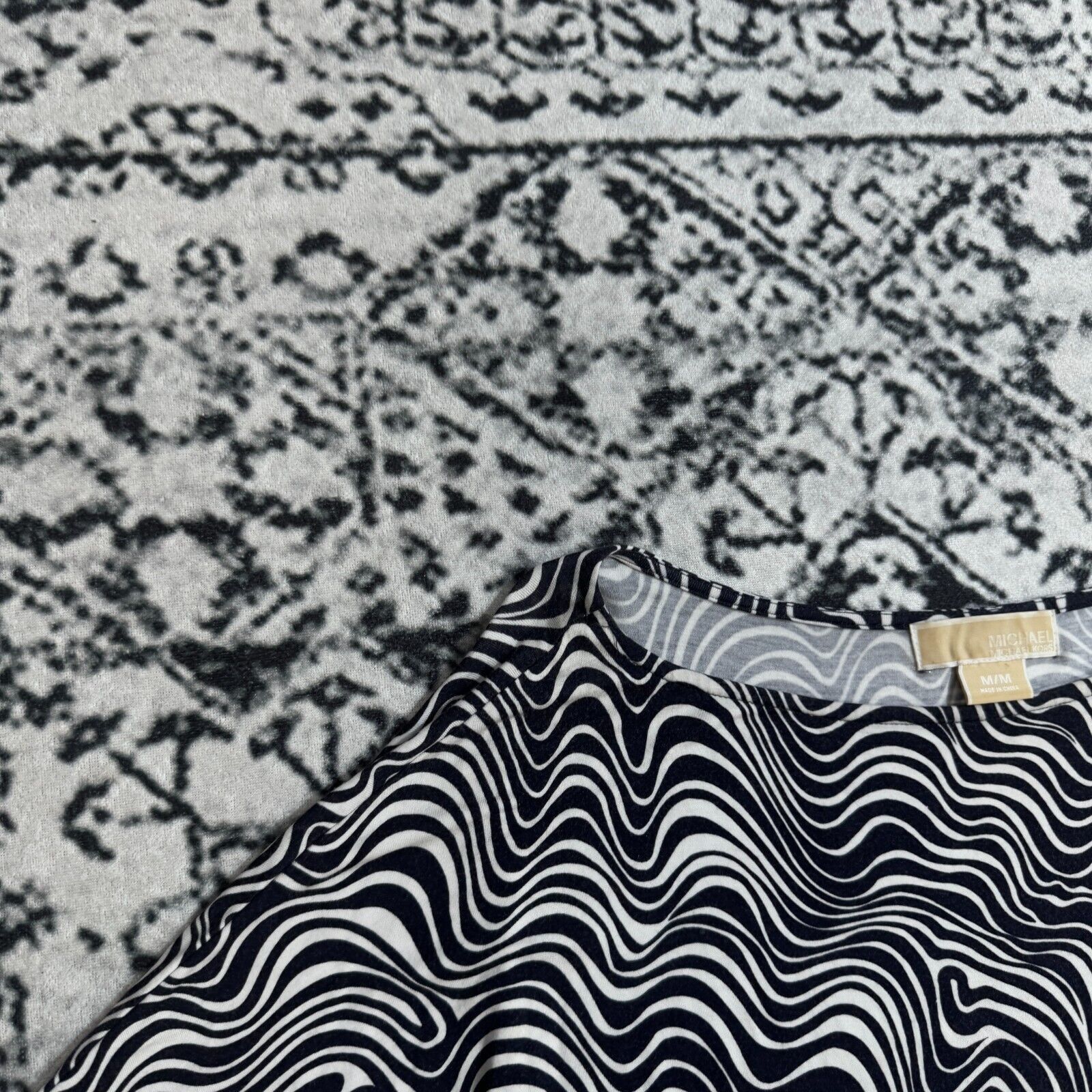 Michael Kors × Vintage Vintage 90s Michael Kors Black White Rayon Blouse Top Size M Size US M / EU 48-50 / 2 - 7 Thumbnail