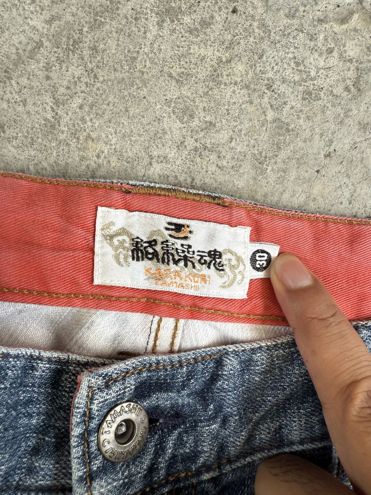 Karakuri Tamashii Karakuri Tamashii Embroidered Multipocket Distressed Size US 31 - 20 Thumbnail