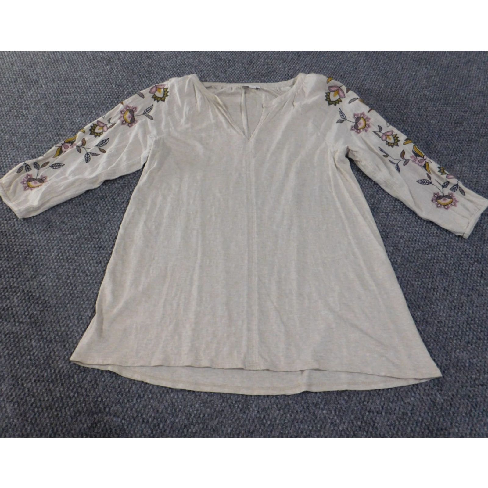 J. Jill J. Jill Blouse Shirt Womens Small Beige Floral Embroidered Knit V-Neck Cap Sleeve Pullover Casual Size S / US 4 / IT 40 - 2 Thumbnail