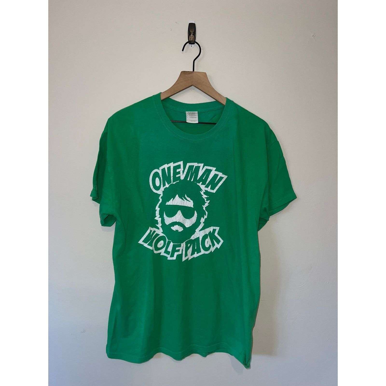 Gildan One Man Wolf Pack Shirt The Hangover Green Movie Tee L Large Size US L / EU 52-54 / 3 - 1 Thumbnail
