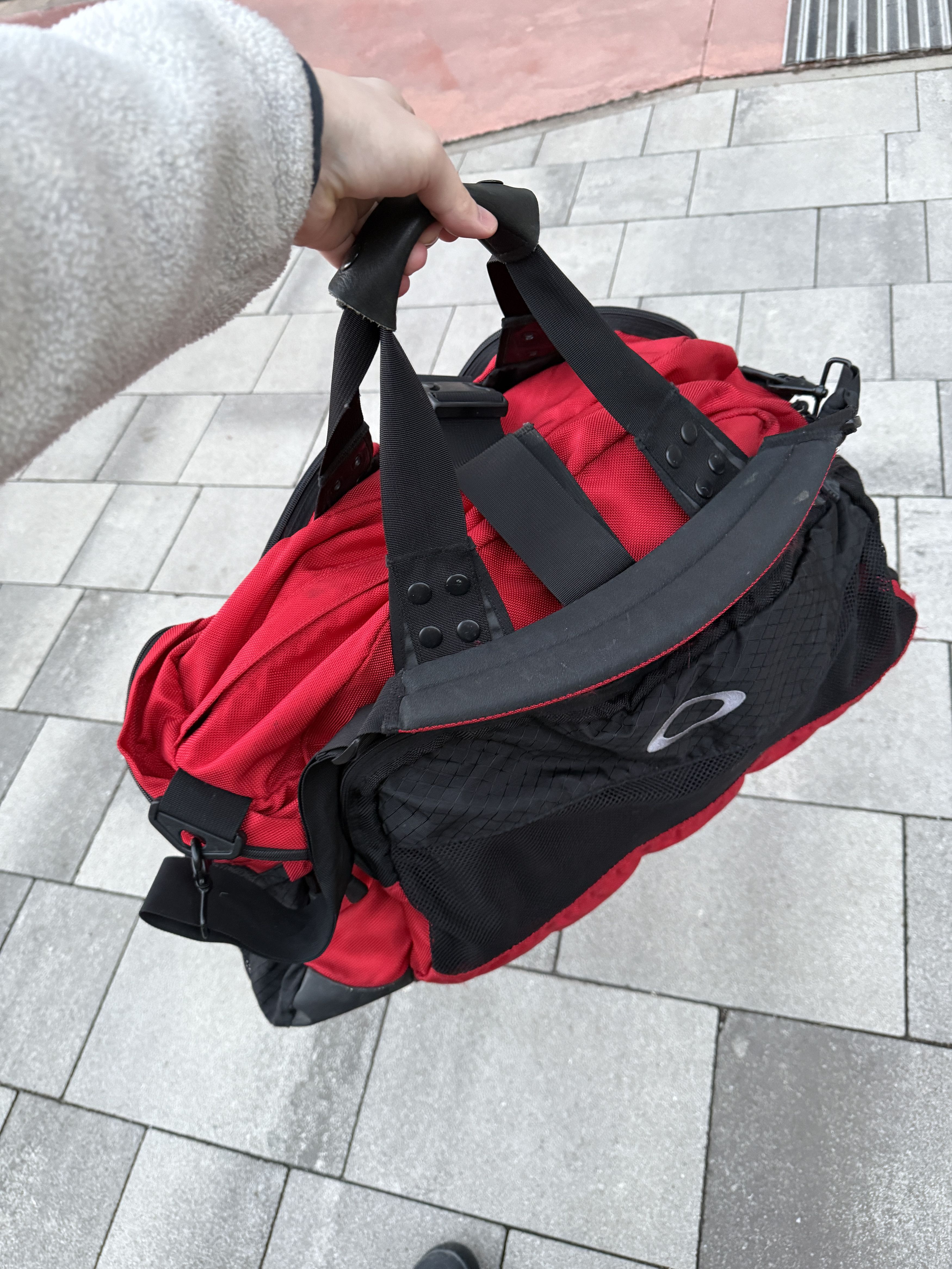 Oakley × Vintage Vintage Y2K Oakley Icon 2.0 Duffle Bag Size ONE SIZE - 4 Thumbnail