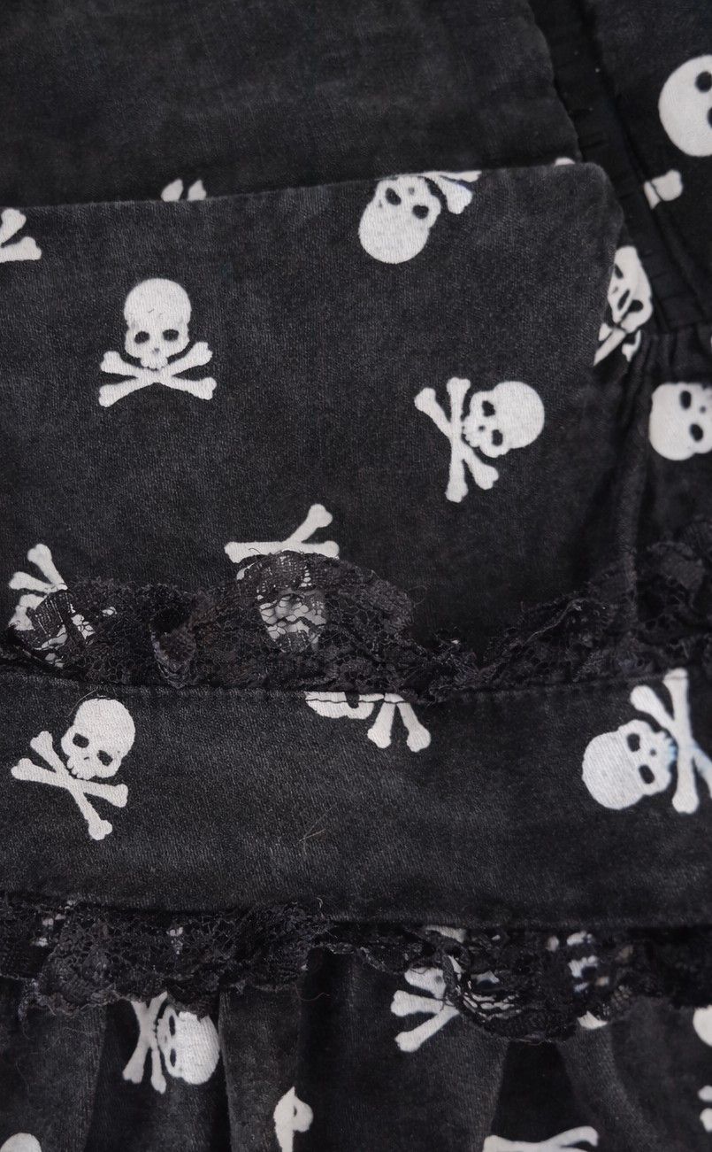 Other Ultra Rare Vintage Queen of Darkness Skull Mini Skirt Size 28" / US 6 / IT 42 - 4 Thumbnail
