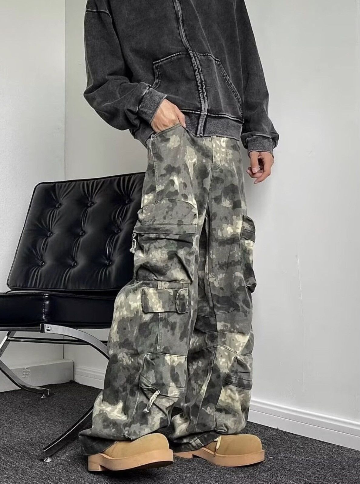 Japanese Brand Camo Multi Pocket Baggy Wide Leg Pants Size US 31 - 1 Thumbnail