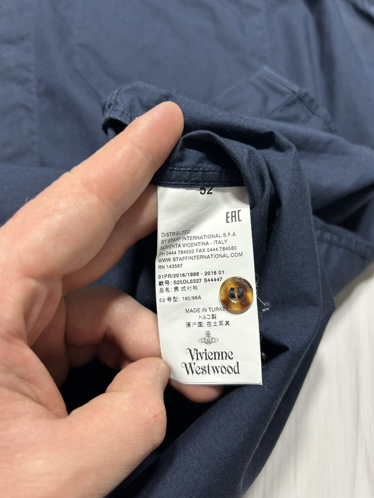 Vivienne Westwood Vivienne Westwood London Short Sleeve Shirt Size 52 Size US L / EU 52-54 / 3 - 12 Thumbnail