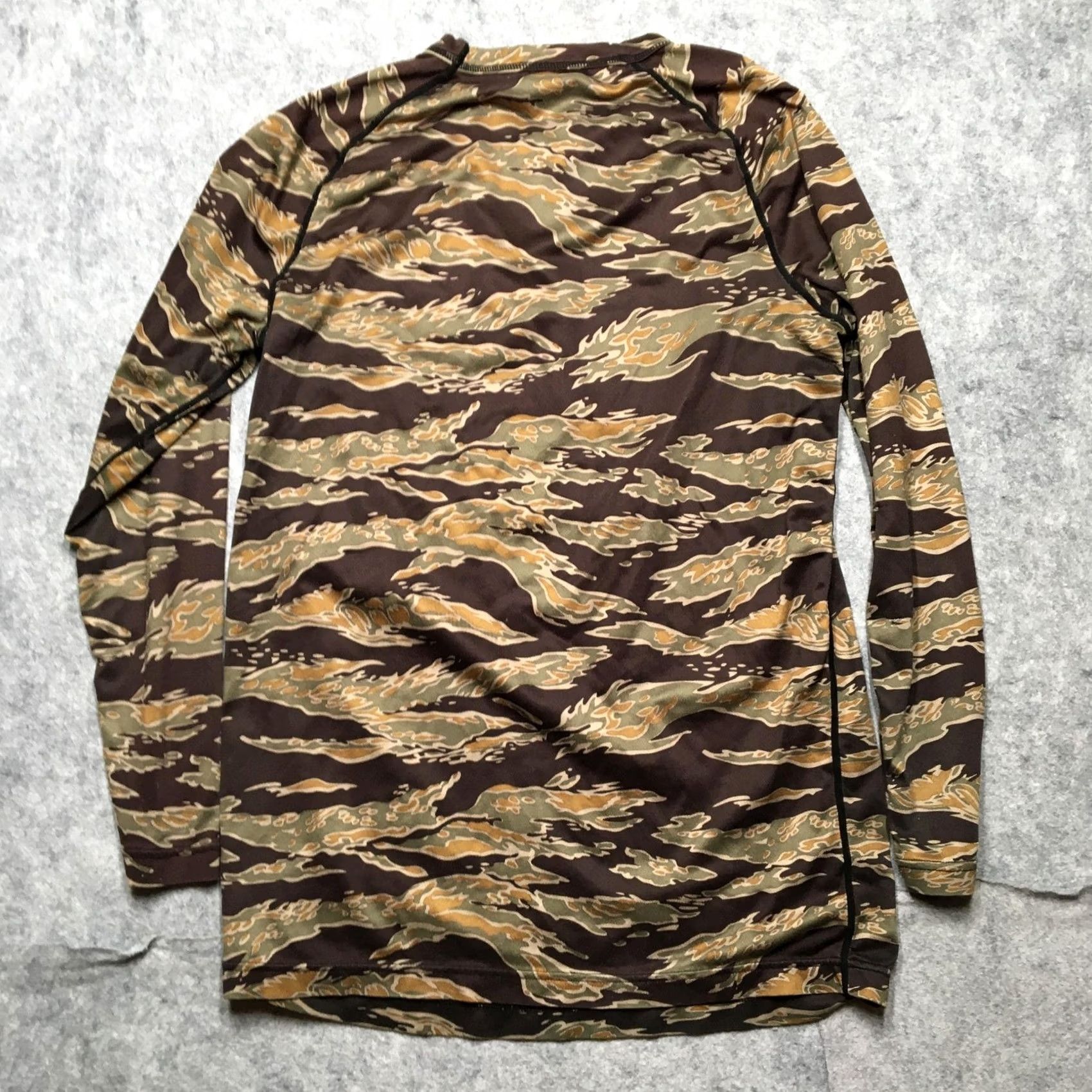 Burton BURTON Snowboards Shirt Mens S Tiger Stripe Camo DRYRIDE Base Layer L/S Crew Size US S / EU 44-46 / 1 - 7 Thumbnail