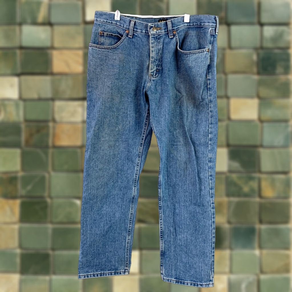 Lee VINTAGE Lee Jeans Regular Fit Size 36 x 30 100% Cotton Medium Wash Stains USA Pattern Solid Button Zip Fly Denim Jeans Mens 80s 90s Size US 36 / EU 52 - 1 Thumbnail